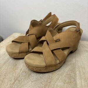 Clarks Ultimate Comfort Giselle Flora Tan Wedge Slingback Sandals, Size 10